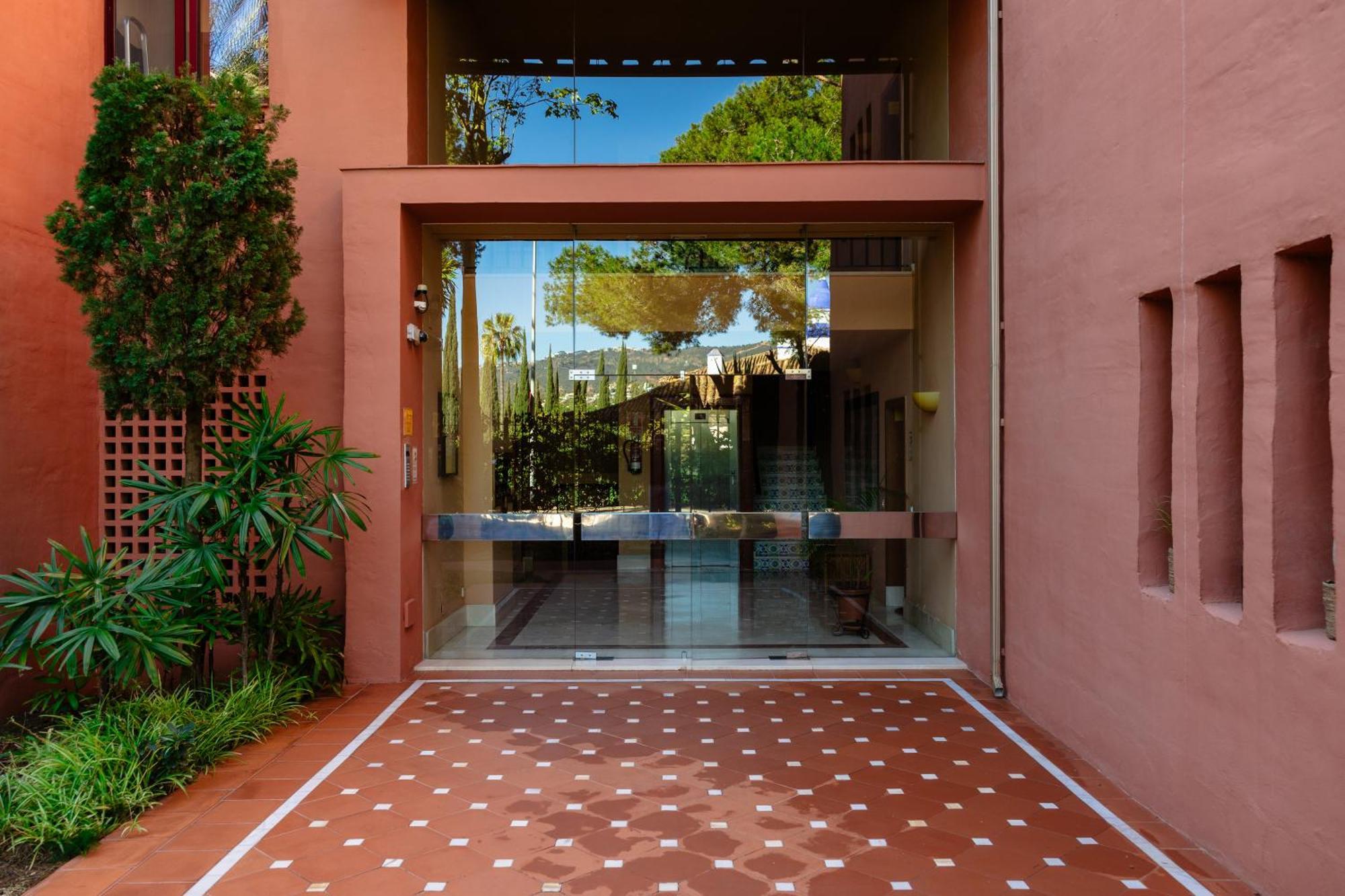 Dream Experience In Elviria: Luxury Property Close To Beaches, Restaurants And Golf Courses Apartment