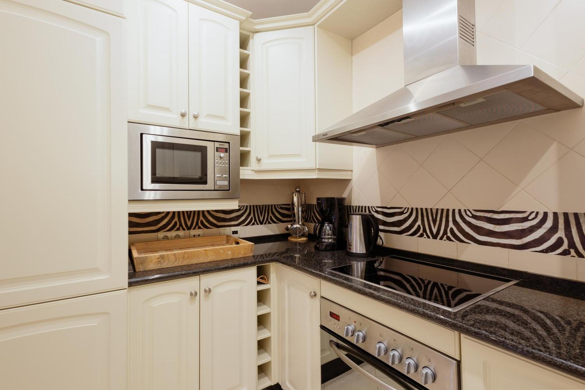 Dream Experience In Elviria: Luxury Property Close To Beaches, Restaurants And Golf Courses Apartment
